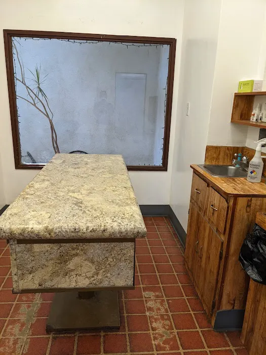 West Riverside Veterinary Hospital Picture 4