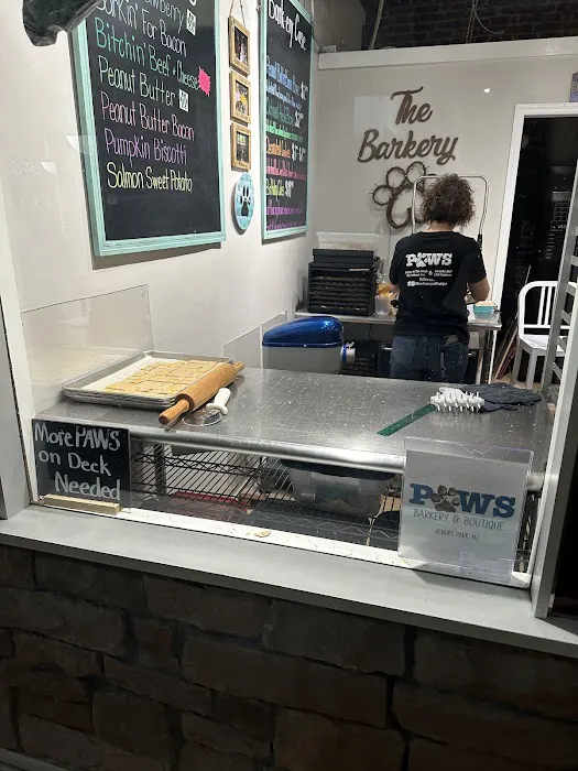 Paws Barkery and Boutique Picture 3