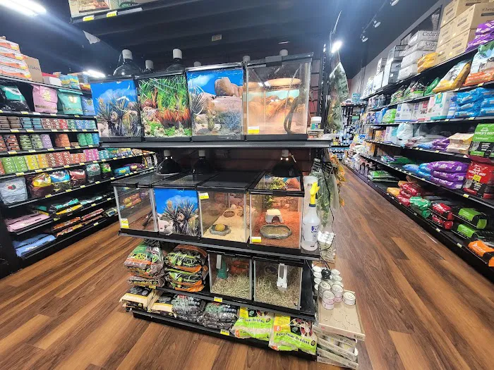 Whole Pets Market Picture 6