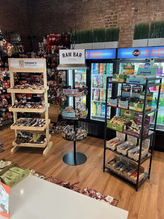 L&B Healthy Pet Markets Picture 1