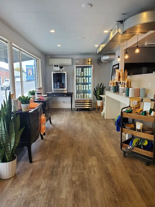 Paul's Custom Pet Food Kitchen + Market Picture 7