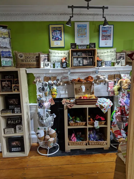 WOOF! WOOF! Pet Boutique & Biscuit Bar Picture 8