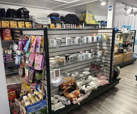 Avila Pet Store