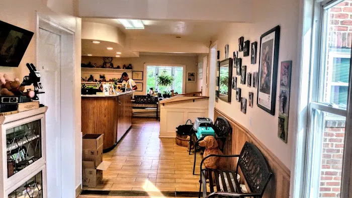 Twin Oaks Veterinary Hospital Picture 1