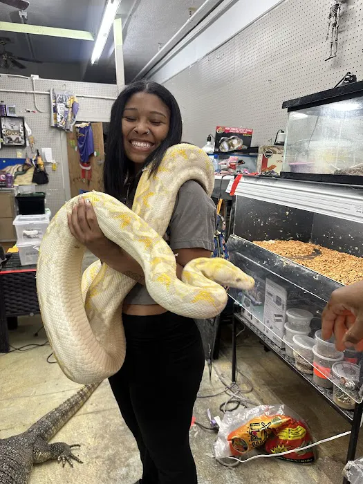 Levon The Snake Man Picture 2