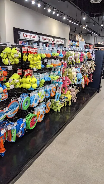 Chuck & Don's Pet Food & Supplies Picture 9