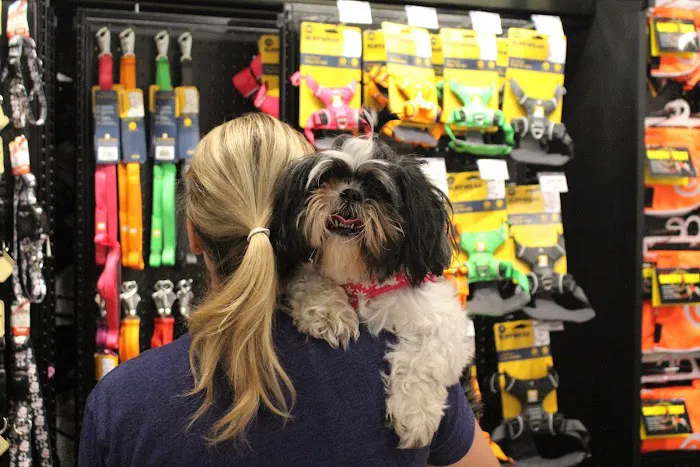 Chuck & Don's Pet Food & Supplies Picture 9