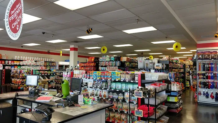 Chuck & Don's Pet Food & Supplies Picture 3