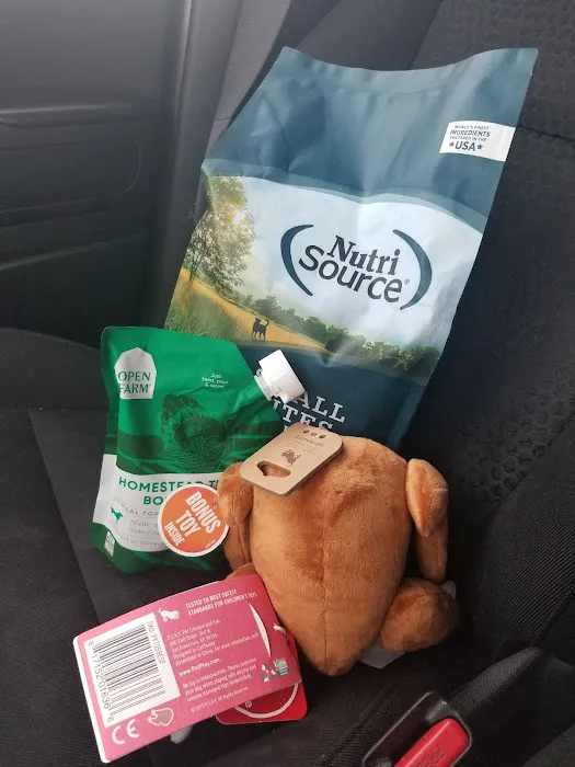 Chuck & Don's Pet Food & Supplies Picture 4