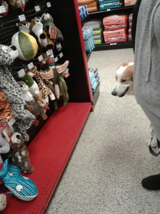 Chuck & Don's Pet Food & Supplies Picture 10