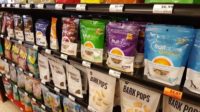 Chuck & Don's Pet Food & Supplies Picture 1