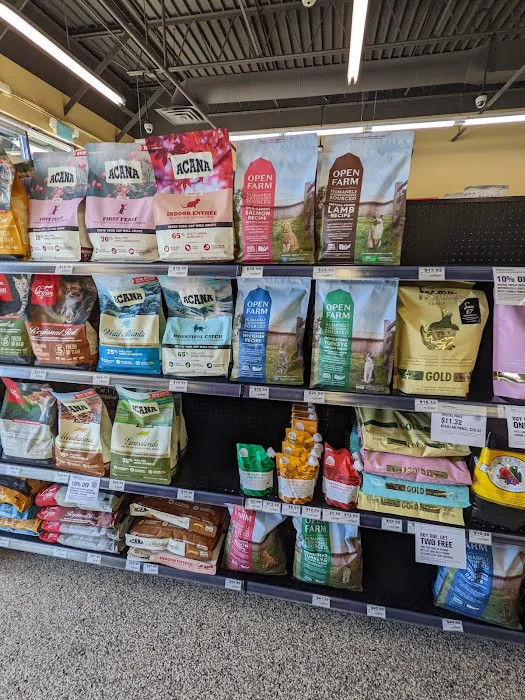 Chuck & Don's Pet Food & Supplies Picture 6