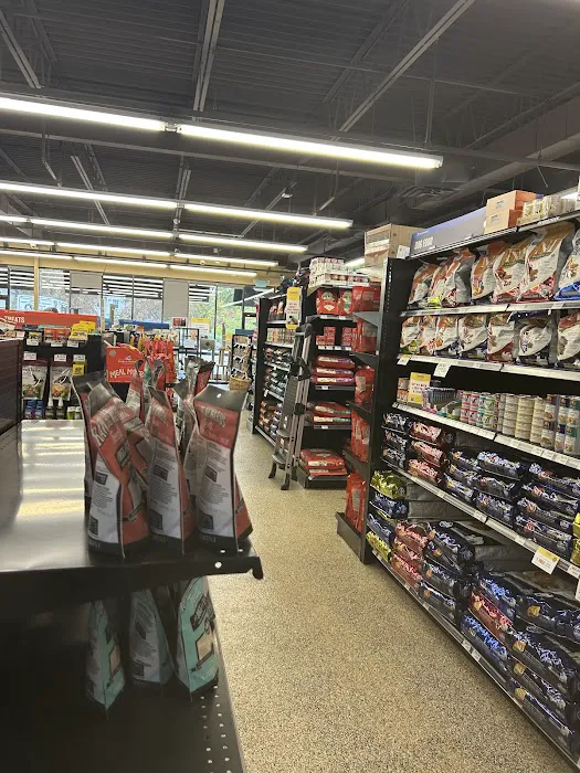 Chuck & Don's Pet Food & Supplies Picture 9