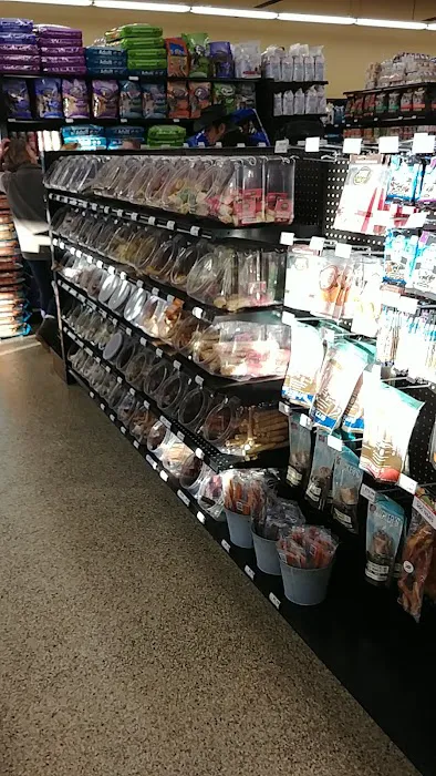 Chuck & Don's Pet Food & Supplies Picture 5