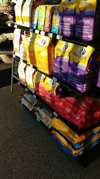 Chuck & Don's Pet Food & Supplies Picture 2