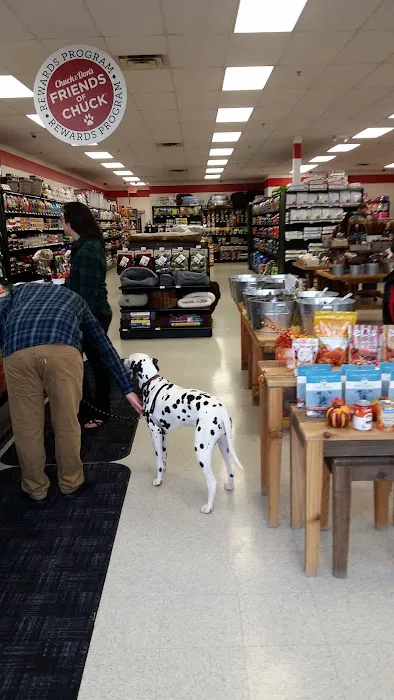 Chuck & Don's Pet Food & Supplies Picture 9