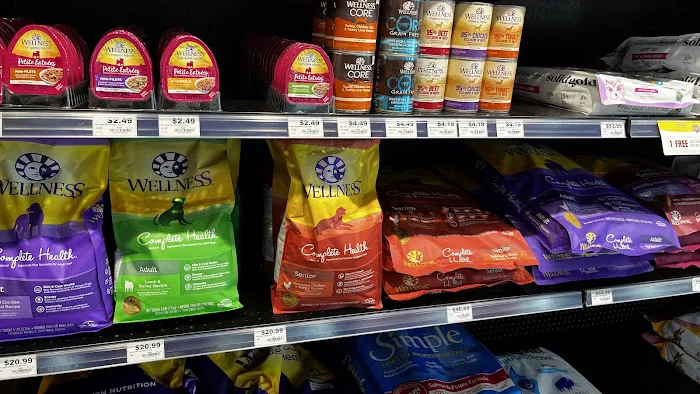Chuck & Don's Pet Food & Supplies Picture 2
