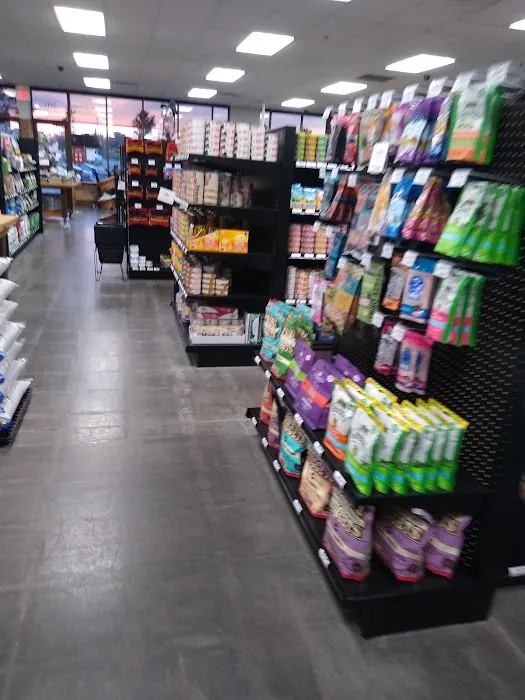 Chuck & Don's Pet Food & Supplies Picture 10