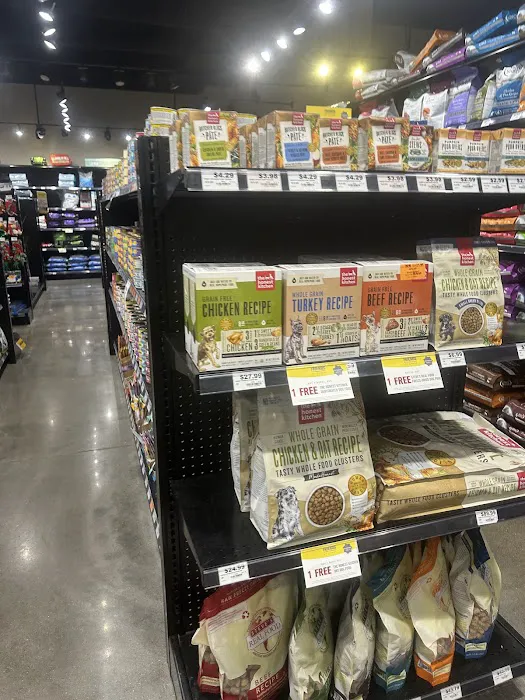 Chuck & Don's Pet Food & Supplies Picture 1