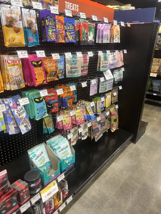 Chuck & Don's Pet Food & Supplies Picture 2