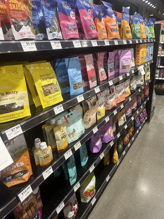 Chuck & Don's Pet Food & Supplies Picture 10