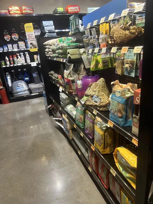 Chuck & Don's Pet Food & Supplies Picture 8