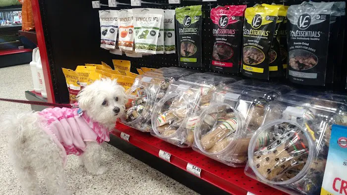 Chuck & Don's Pet Food & Supplies Picture 8