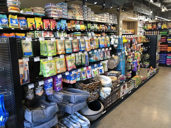 Chuck & Don's Pet Food & Supplies Picture 4