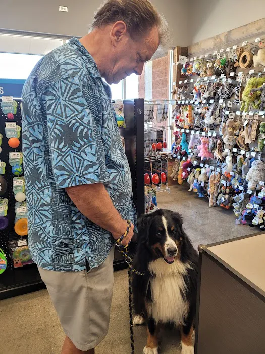 Chuck & Don's Pet Food & Supplies Picture 7