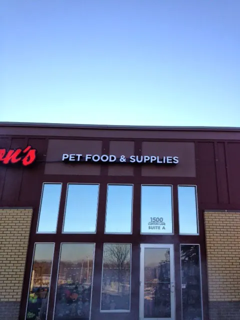 Chuck & Don's Pet Food & Supplies Picture 8