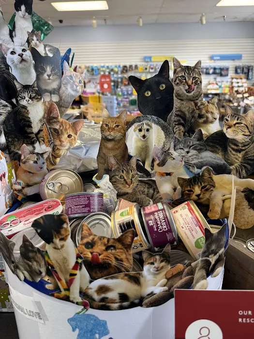 Chuck & Don's Pet Food & Supplies Picture 4