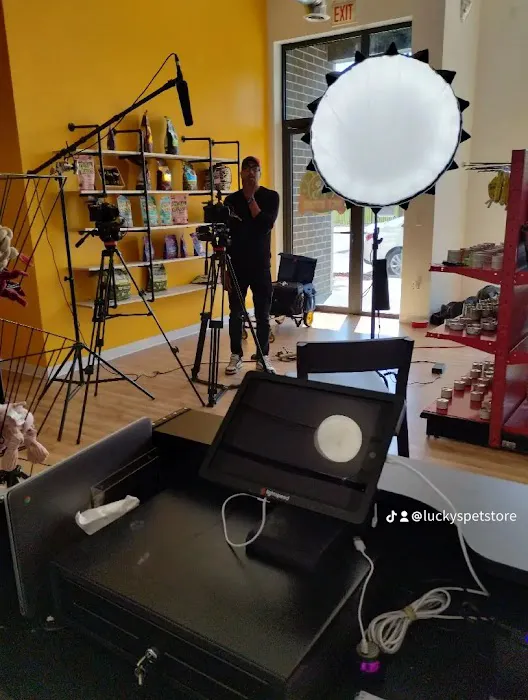 Lucky's Pet Store Picture 8