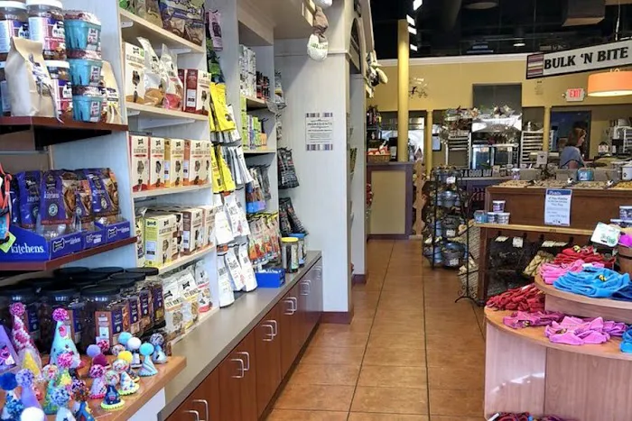 Jules Pet Shop Picture 2