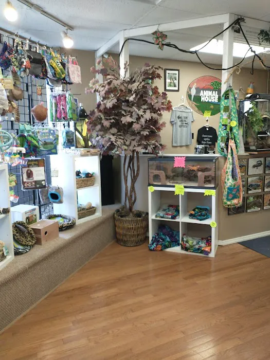 Animal House Pets & Supplies Picture 1