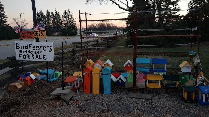 Birdfeeders and Birdhouses Picture 1