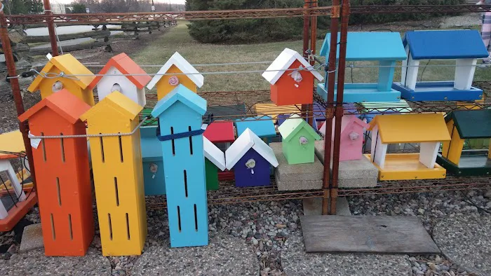 Birdfeeders and Birdhouses Picture 2