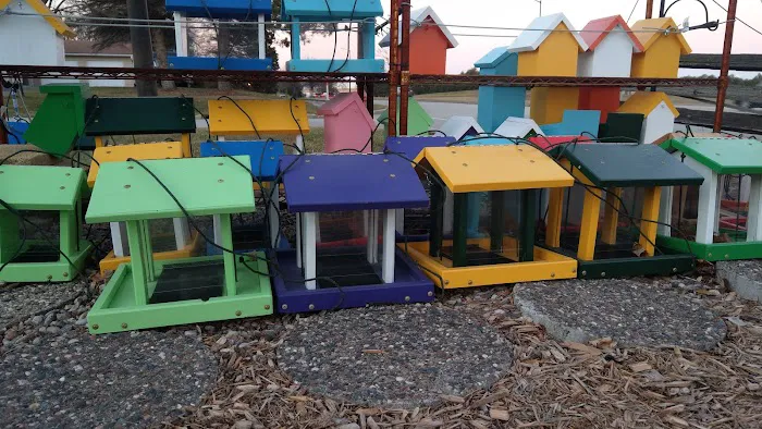 Birdfeeders and Birdhouses Picture 4