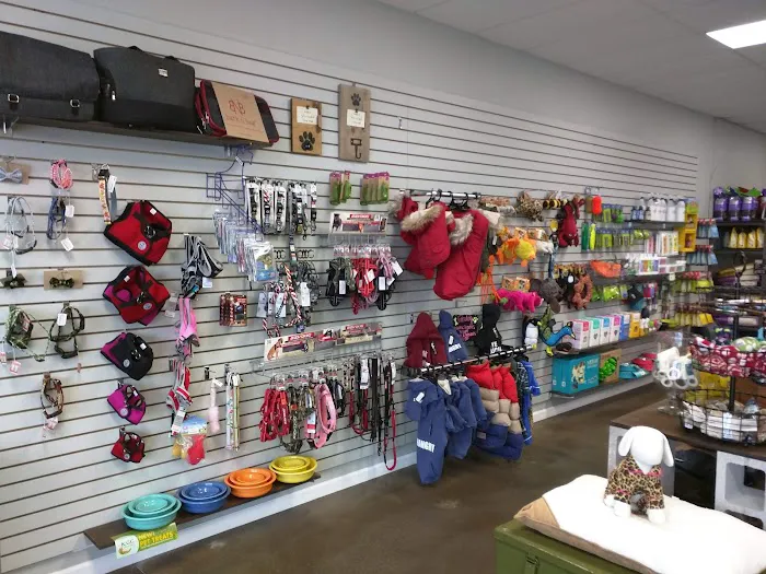 Fort Wagg Pet Store Picture 6