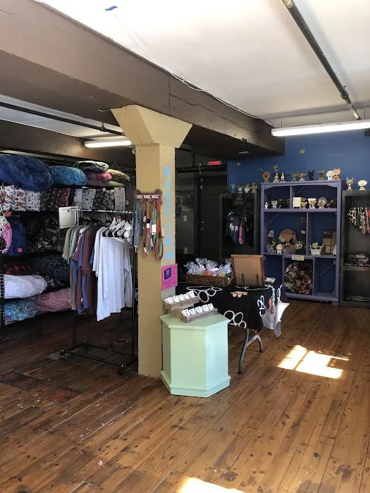 Howlin at the Moon Bakery Picture 2