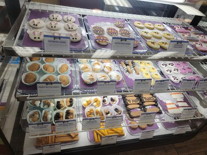 Drooly's Dog Bakery Picture 8