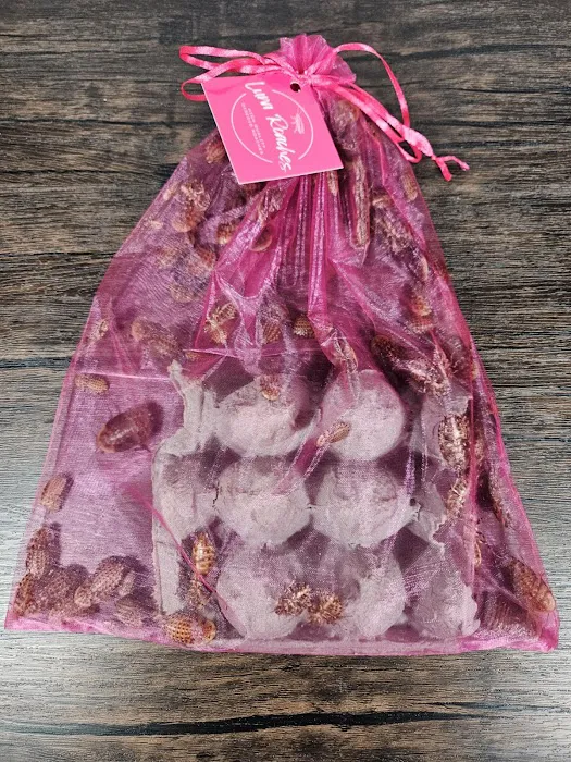 Luna Roaches Picture 2