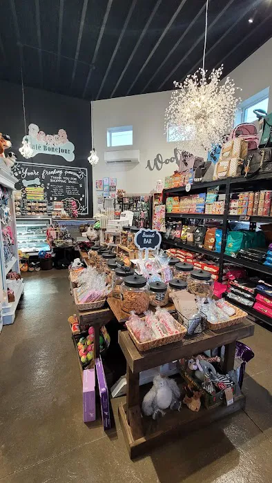 Cafe BoneJour Pet boutique and barkery Picture 8
