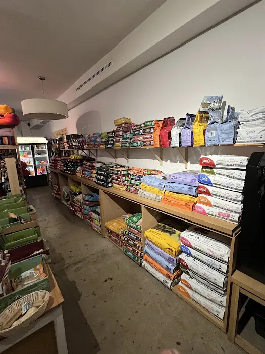 Bruno's Dog & Cat Boutique Picture 4