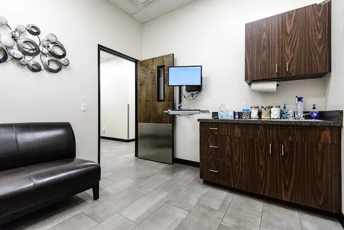 Val Vista Animal Hospital Picture 6