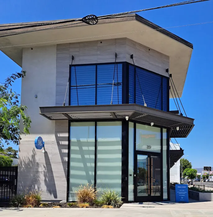 Modern Animal - La Brea Picture 1